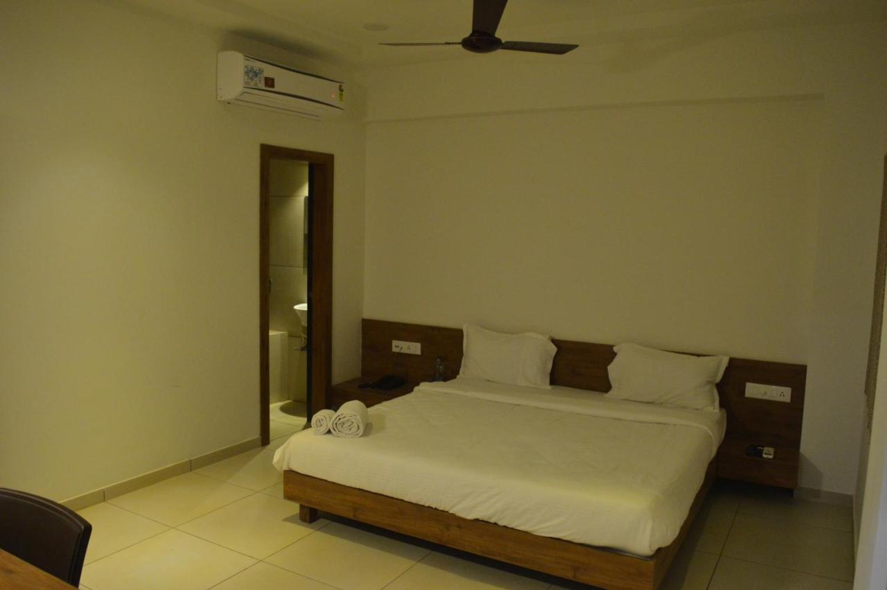 Hotel Revive Veraval Exterior foto